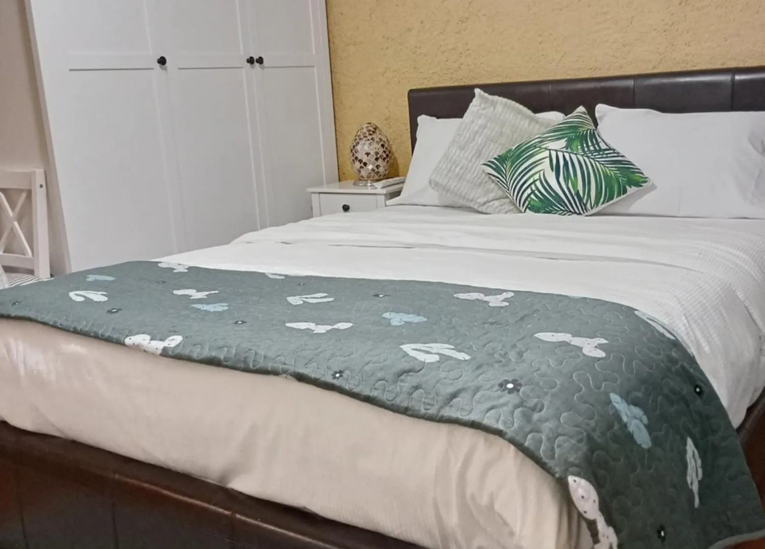 A Comfy Bedroom And Bathroom On Own Private Top Floor Of A Home Stay 10 Minutes Walk To The Ctr Free Parking Cork 0*,