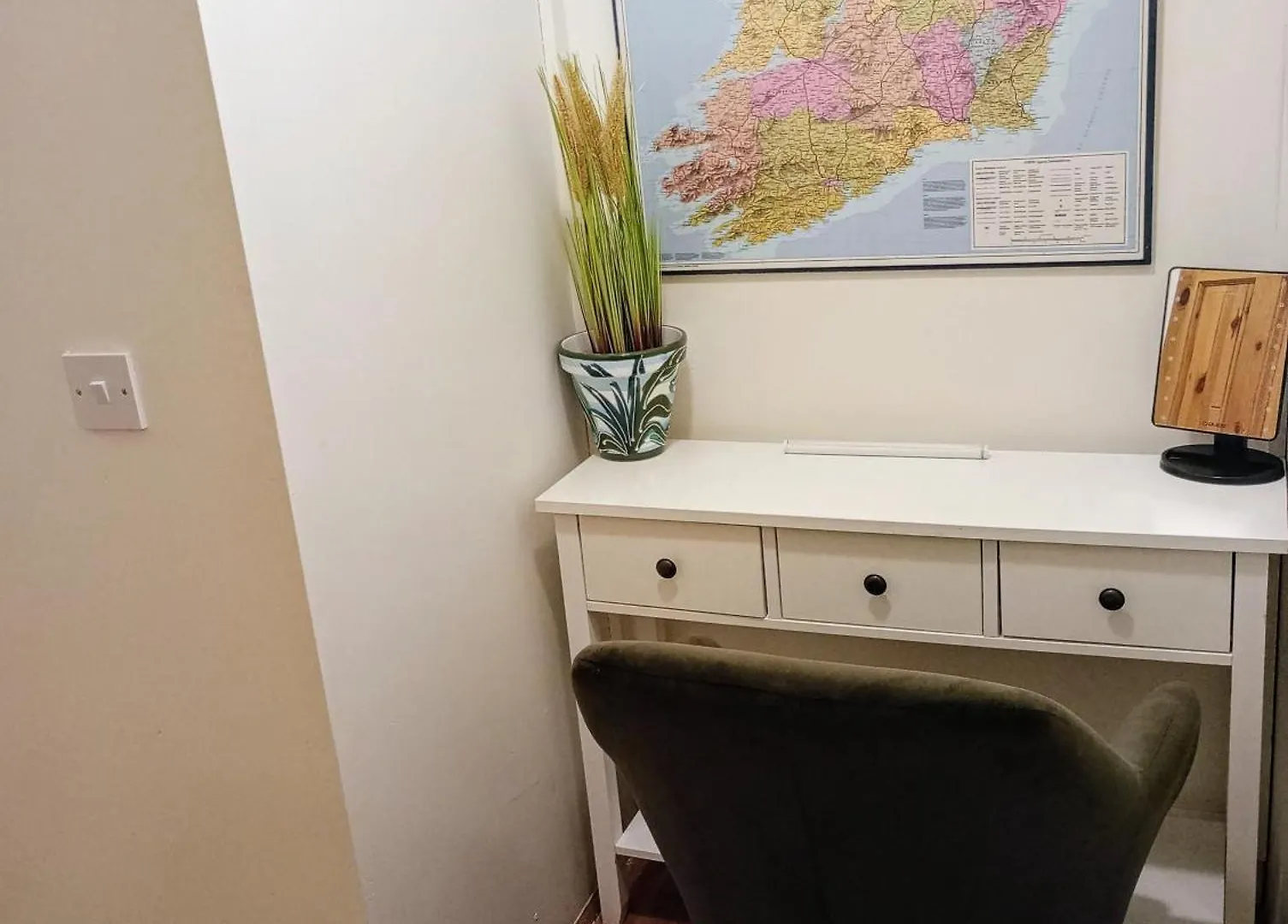 A Comfy Bedroom And Bathroom On Own Private Top Floor Of A Home Stay 10 Minutes Walk To The Ctr Free Parking Cork 0*,  Irlanda
