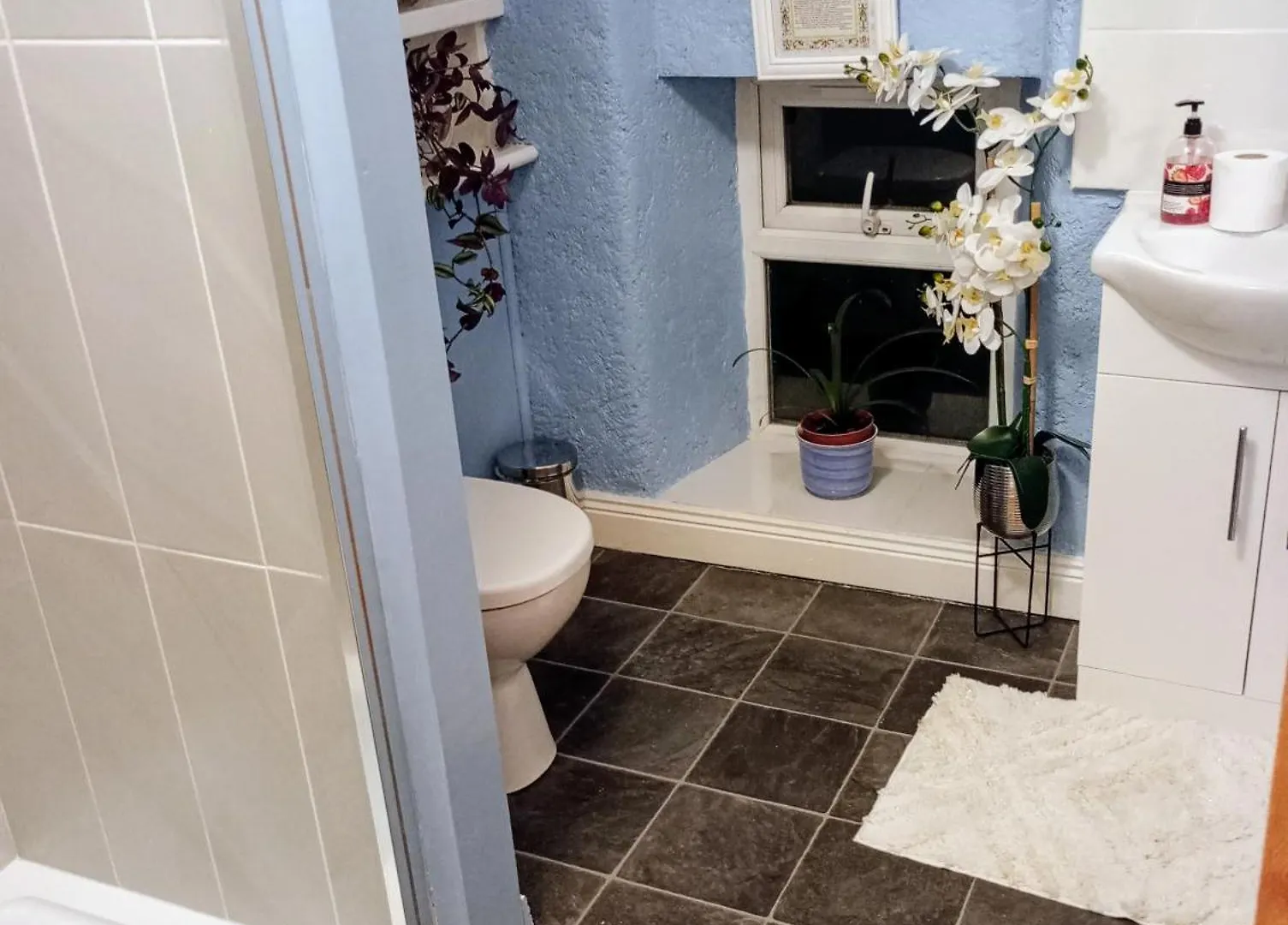 A Comfy Bedroom And Bathroom On Own Private Top Floor Of A Home Stay 10 Minutes Walk To The Ctr Free Parking Cork