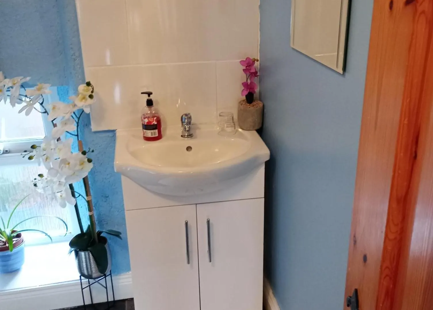 Quarto em Acomodações Particulares A Comfy Bedroom And Bathroom On Own Private Top Floor Of A Home Stay 10 Minutes Walk To The Ctr Free Parking Cork Irlanda