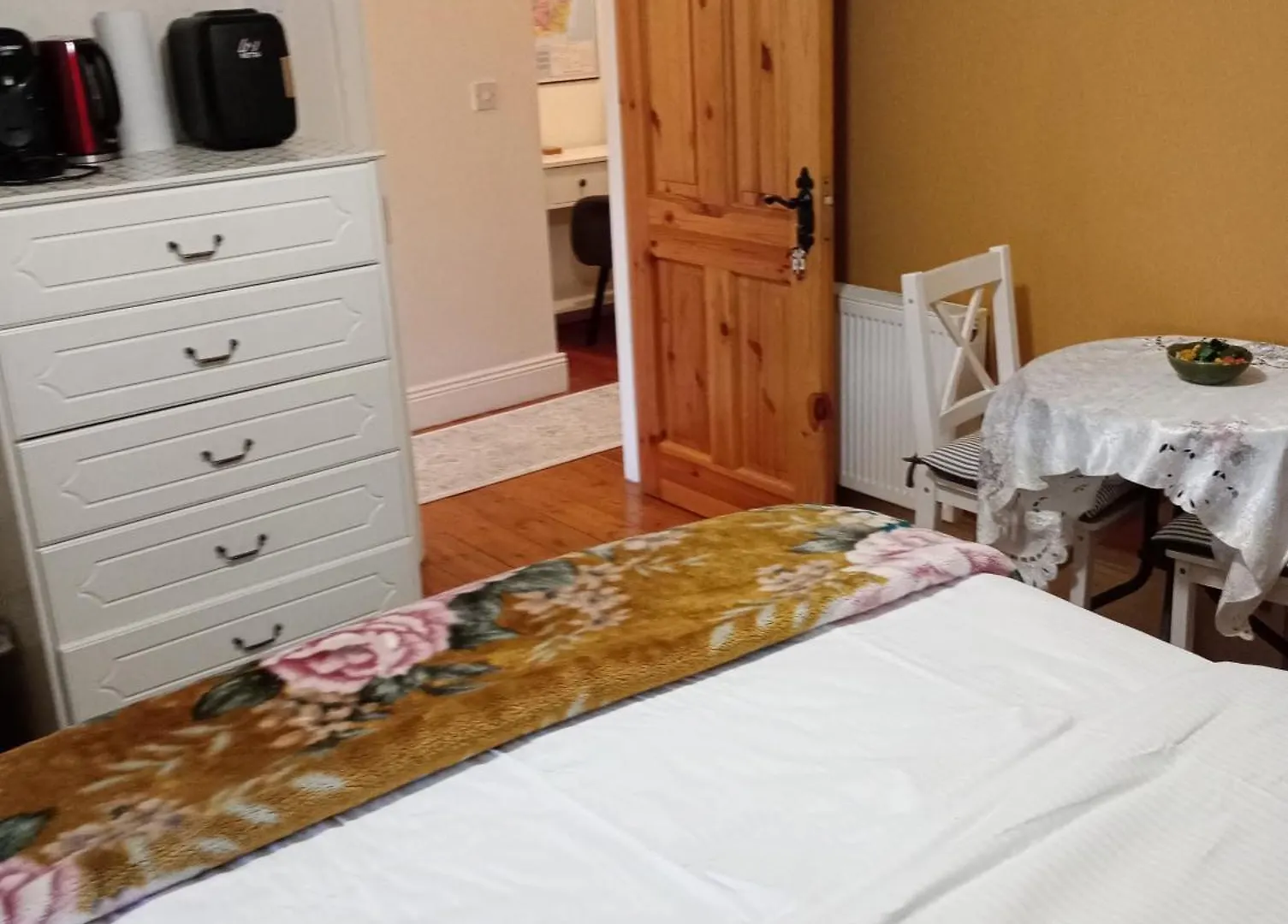 Quarto em Acomodações Particulares A Comfy Bedroom And Bathroom On Own Private Top Floor Of A Home Stay 10 Minutes Walk To The Ctr Free Parking Cork